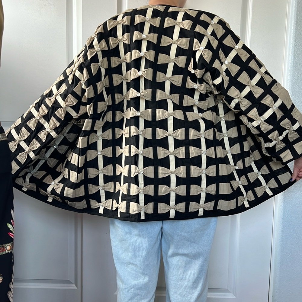 Vtg 90s YAK MAGIC bows bows and bows buttons khaki black 3D jacket coat L